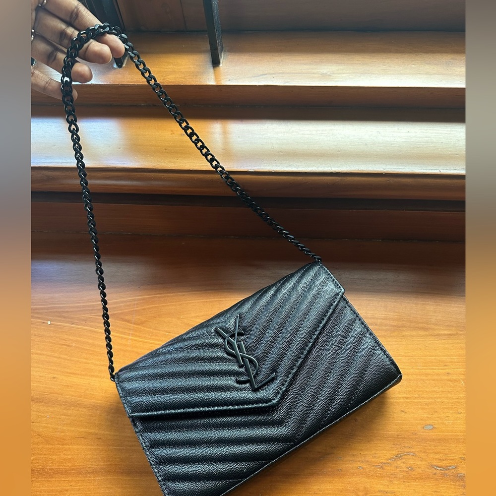 Yves Saint Laurent luxury handbag - Picture 4 of 5